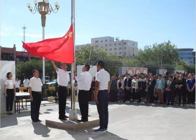 可爱吊带裙